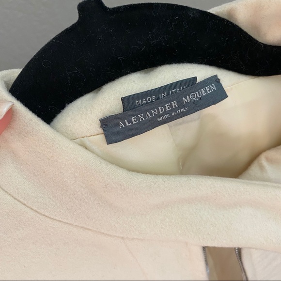 ✨Alexander McQueen Cashmere Jacket Size 44✨ - Picture 4 of 8